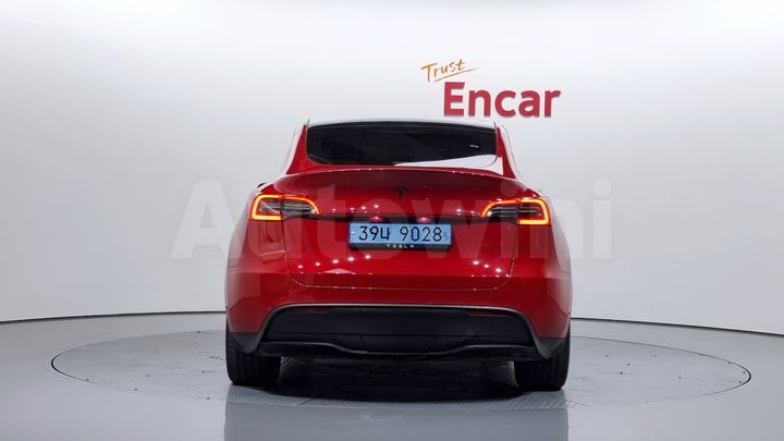 Tesla Model Y 2024 — 5