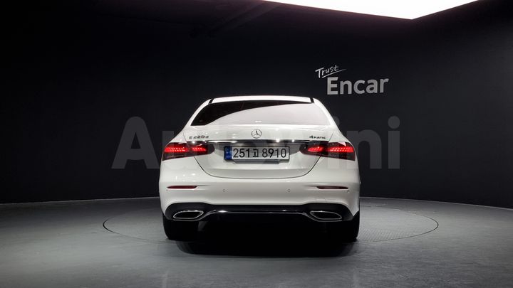 Mercedes-Benz E Class 2023 — 4