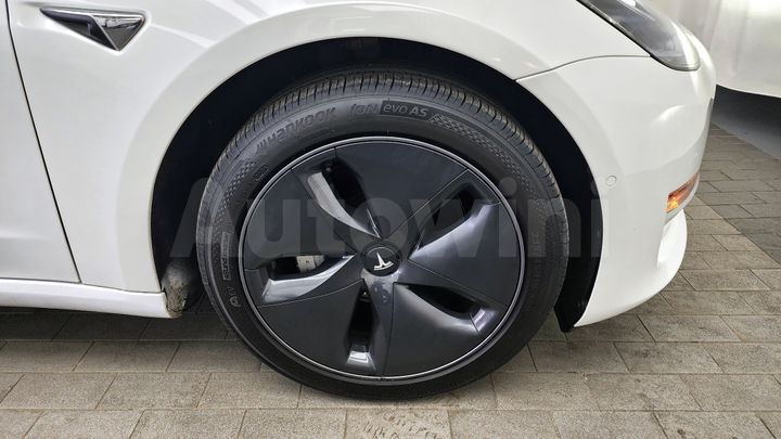Tesla Model 3 2020 — 5
