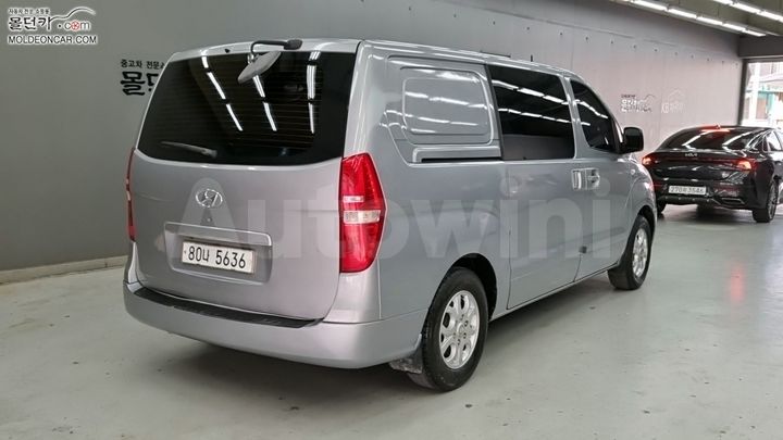 Hyundai Starex 2011 — 2