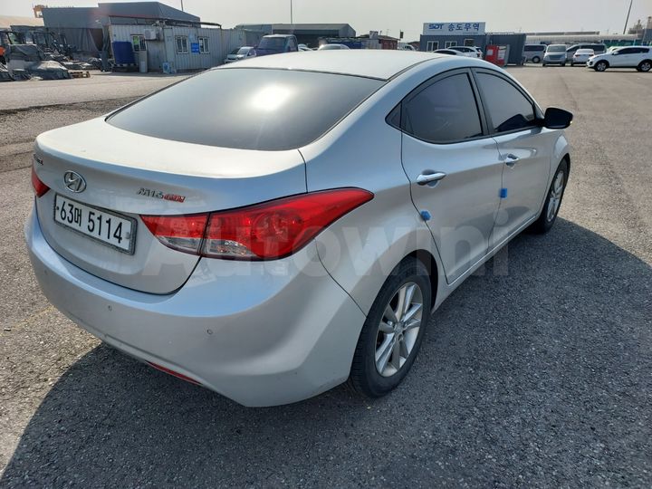 Hyundai Avante 2012 — 4