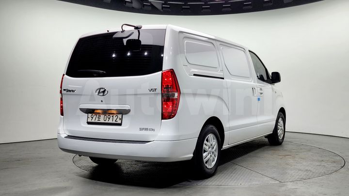 Hyundai Starex 2021 — 2