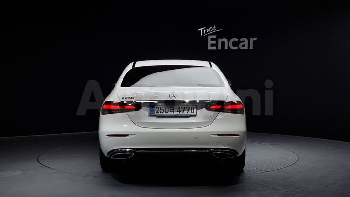 Mercedes-Benz E Class 2023 — 4