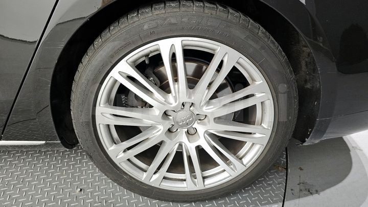 Audi A8 2011 — 5