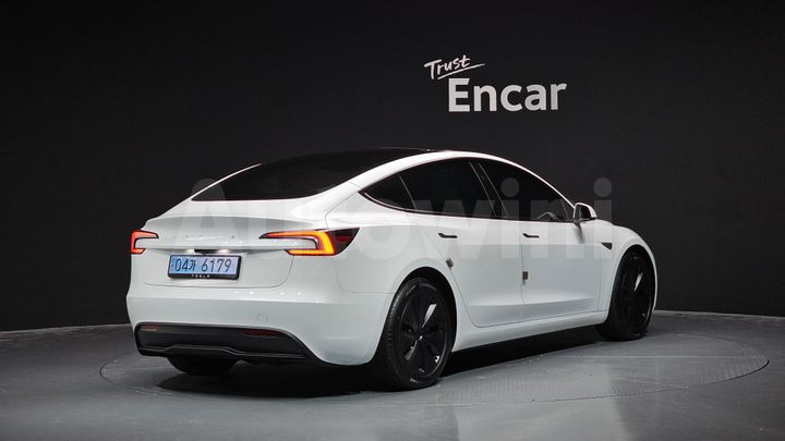 Tesla Model 3 2024 — 2