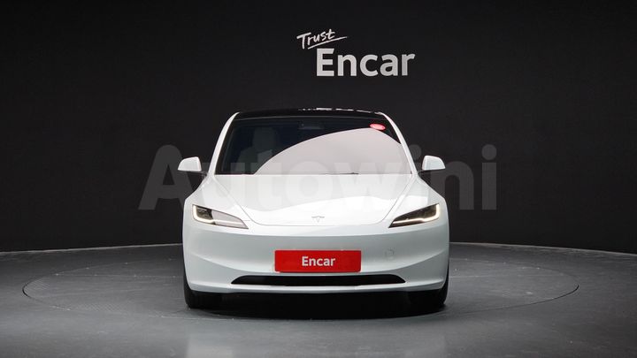 Tesla Model 3 2024 — 3