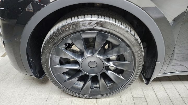 Tesla Model Y 2021 — 5