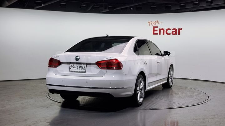 Volkswagen Passat 2015 — 2