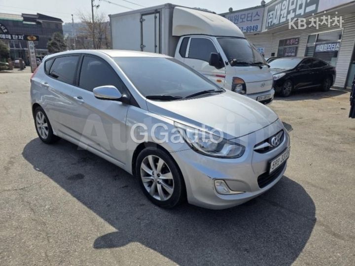Hyundai Accent 2011 — 3