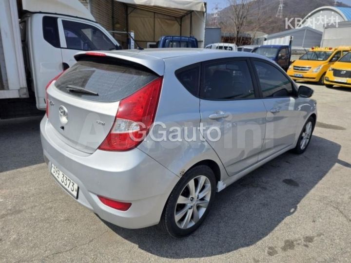 Hyundai Accent 2011 — 4