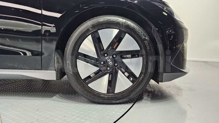 Hyundai Ioniq 2023 — 5