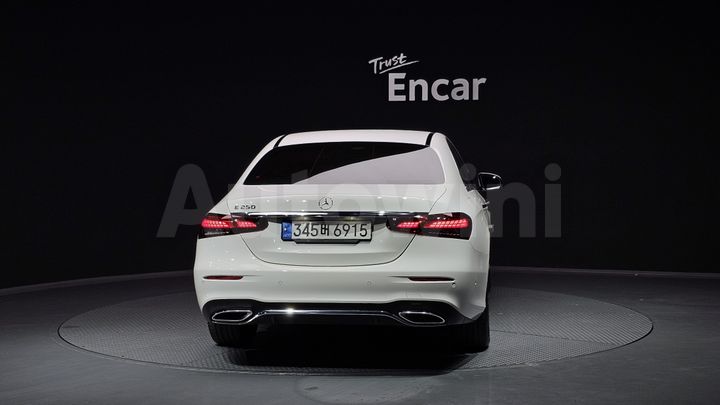 Mercedes-Benz E Class 2023 — 4