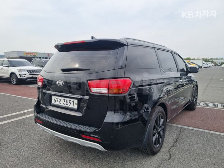 Kia Carnival 2015 — 4