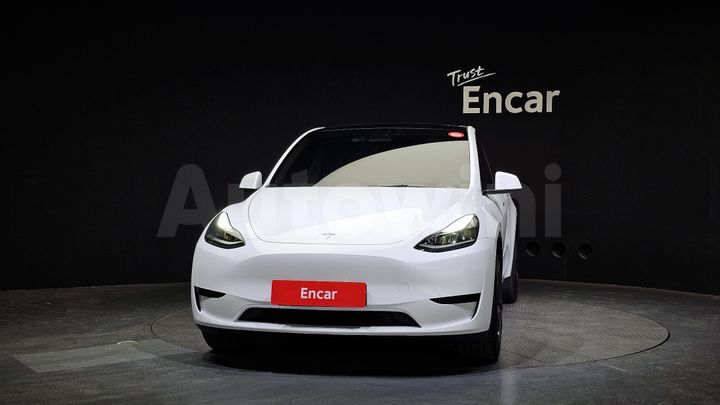 Tesla Model Y 2024 — 3