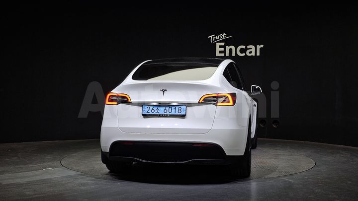 Tesla Model Y 2024 — 4