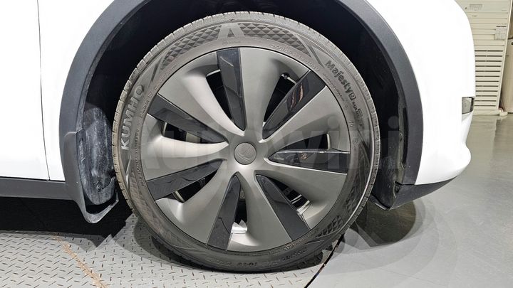 Tesla Model Y 2024 — 5