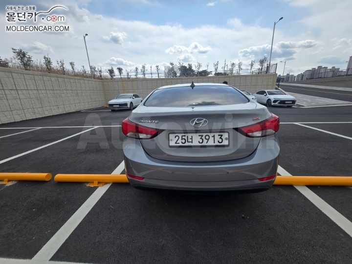 Hyundai Avante 2015 — 2