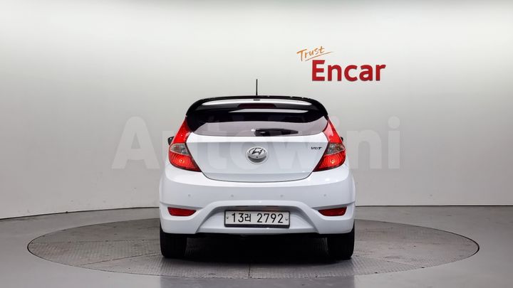 Hyundai Accent 2015 — 4