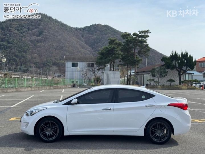 Hyundai Avante 2012 — 4