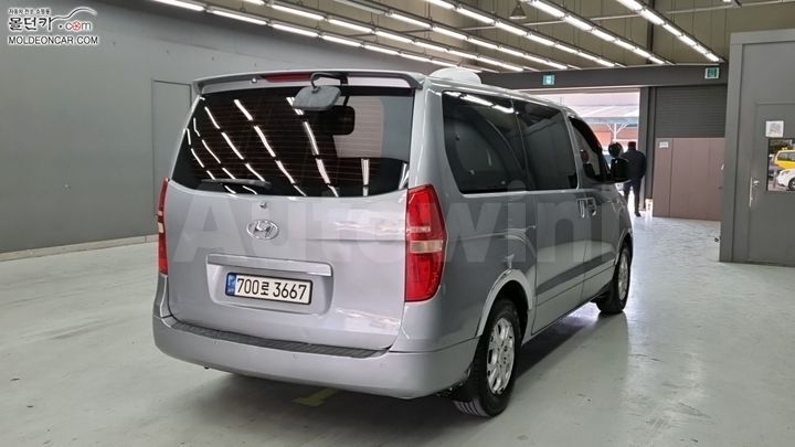 Hyundai Starex 2011 — 2