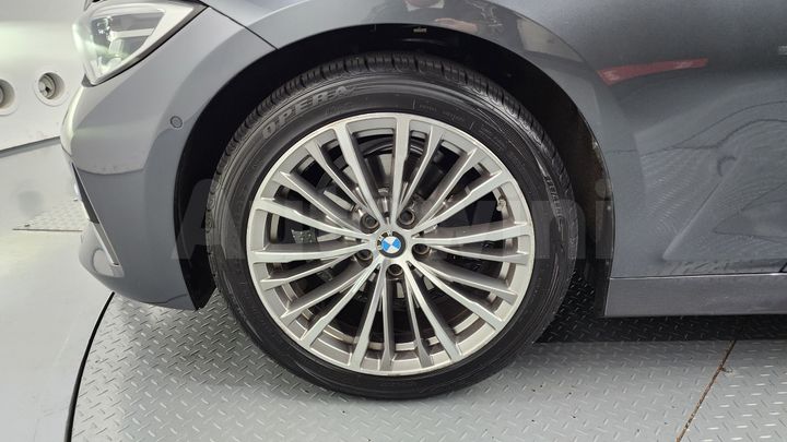 BMW 3 Series 2019 — 5