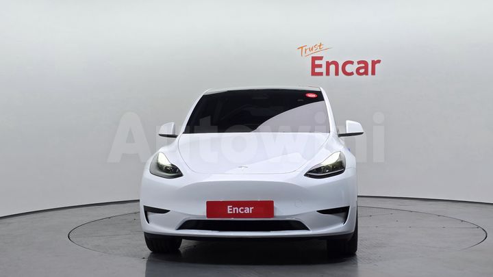 Tesla Model Y 2024 — 3