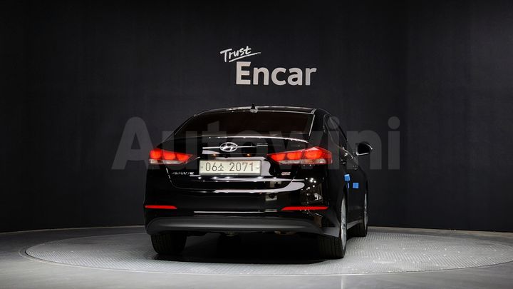 Hyundai Avante 2017 — 4