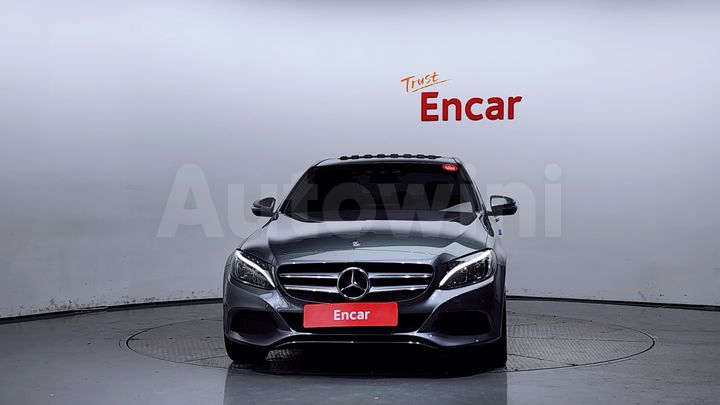 Mercedes Benz C Class 2018 — 3