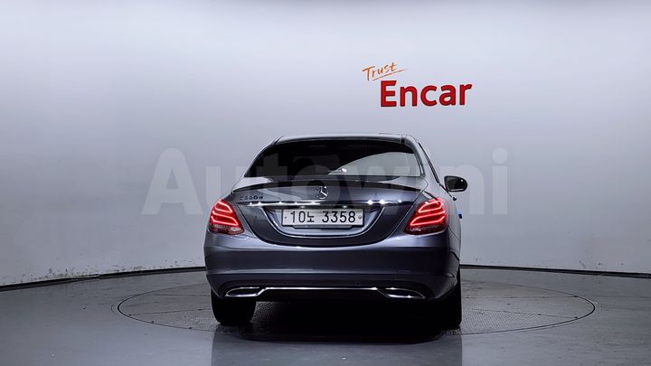 Mercedes Benz C Class 2018 — 4