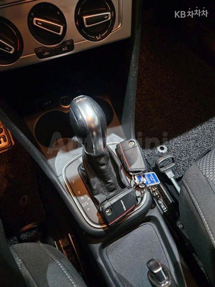 Volkswagen Polo 2015 — 2