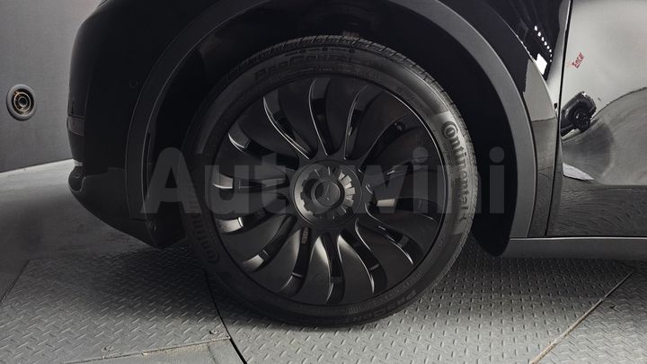 Tesla Model Y 2022 — 5