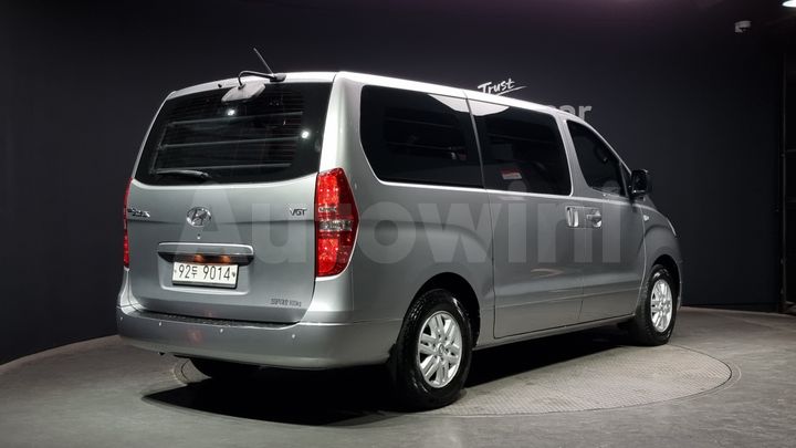 Hyundai Starex 2017 — 2