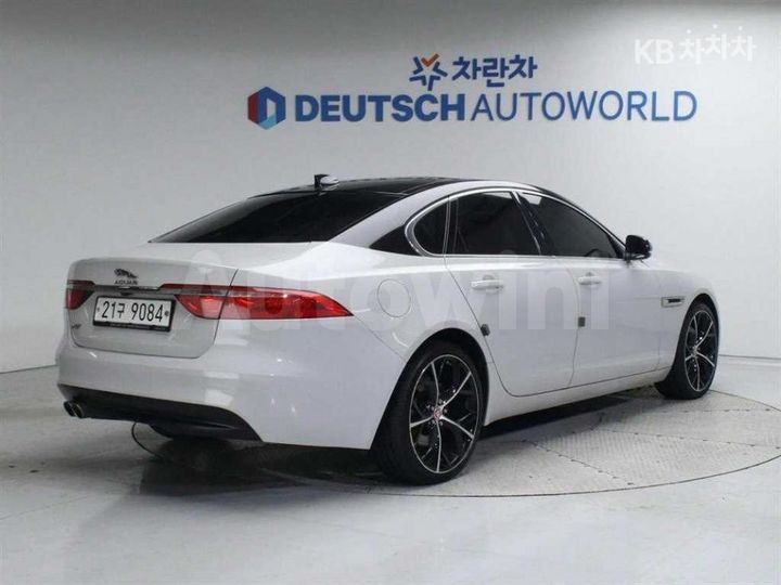 Jaguar XF 2017 — 2