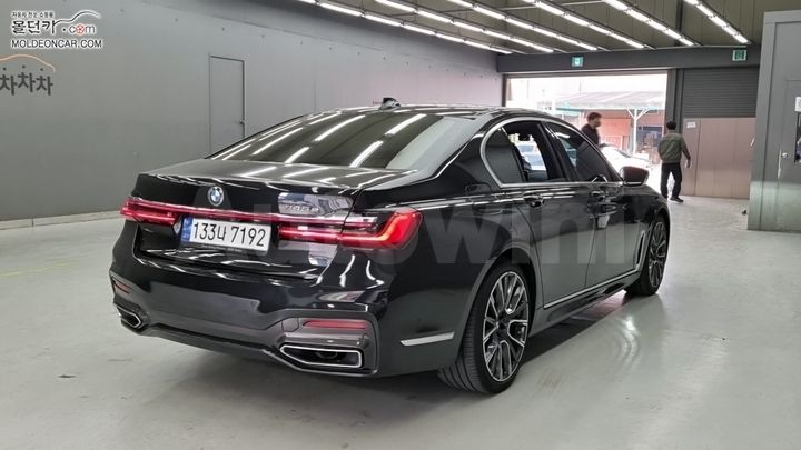 BMW 7 Series 2021 — 2