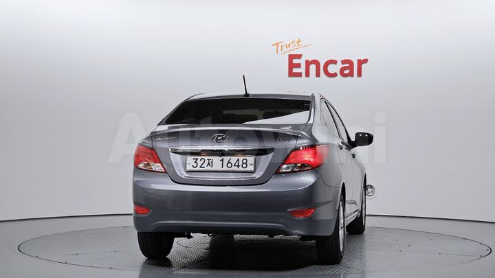 Hyundai Accent 2015 — 4