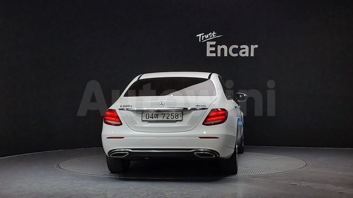 Mercedes Benz E Class 2018 — 4
