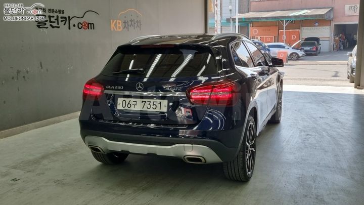 Mercedes Benz GLA Class 2018 — 2