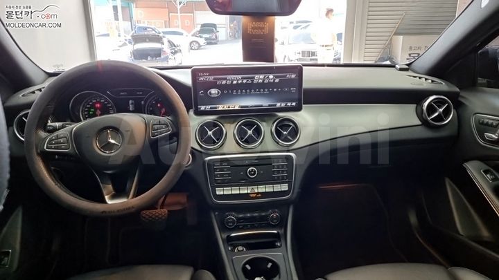 Mercedes Benz GLA Class 2018 — 5