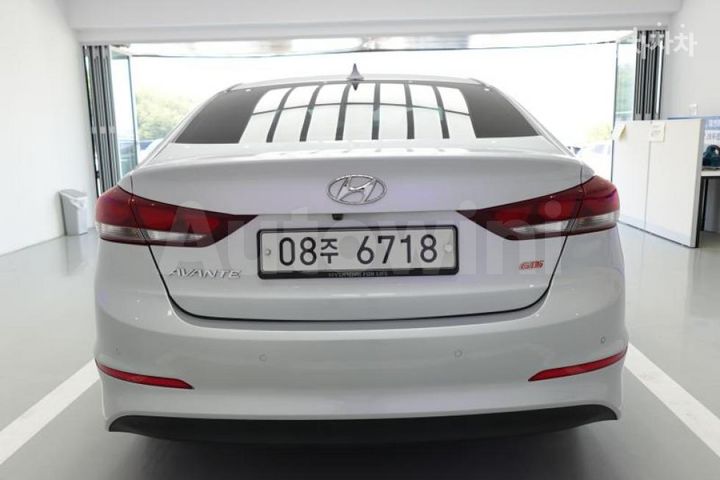 Hyundai Avante 2017 — 3