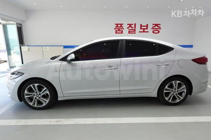 Hyundai Avante 2017 — 5