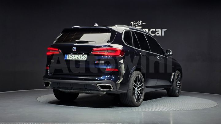 BMW X5 2021 — 2