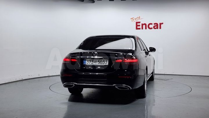 Mercedes Benz E Class 2022 — 4