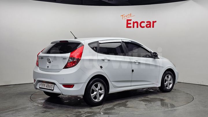 Hyundai Accent 2011 — 2