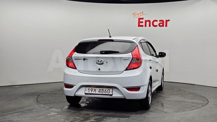 Hyundai Accent 2011 — 4