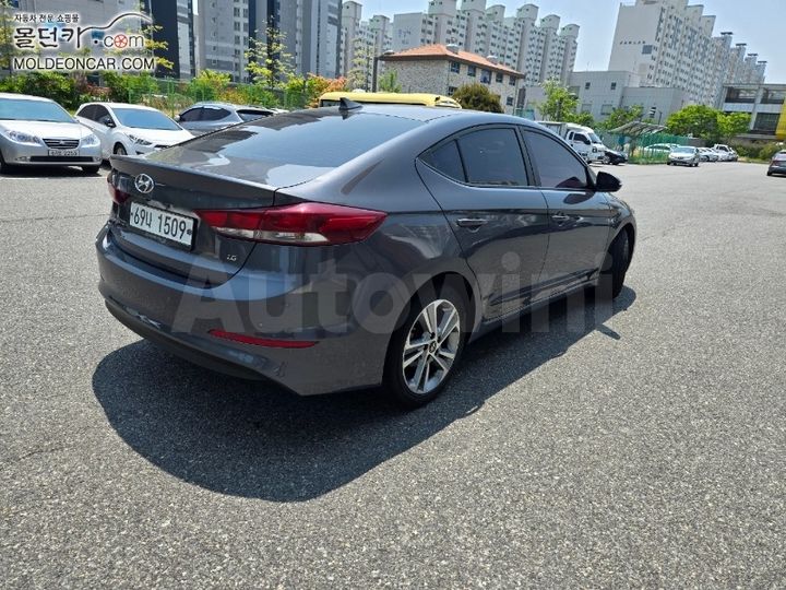Hyundai Avante 2017 — 3