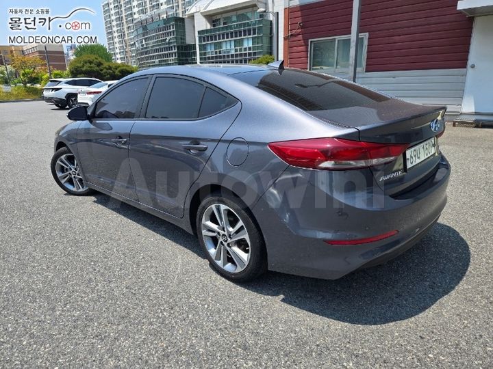 Hyundai Avante 2017 — 4