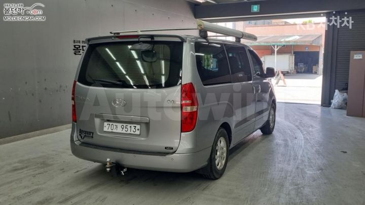 Hyundai Starex 2011 — 2