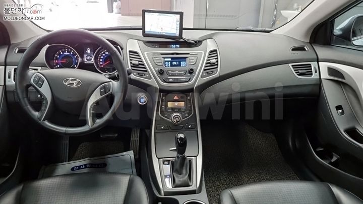 Hyundai Avante 2015 — 5