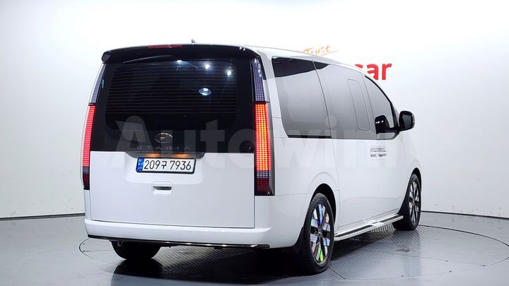 Hyundai Staria 2023 — 2