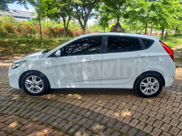 Hyundai Accent 2011 — 2
